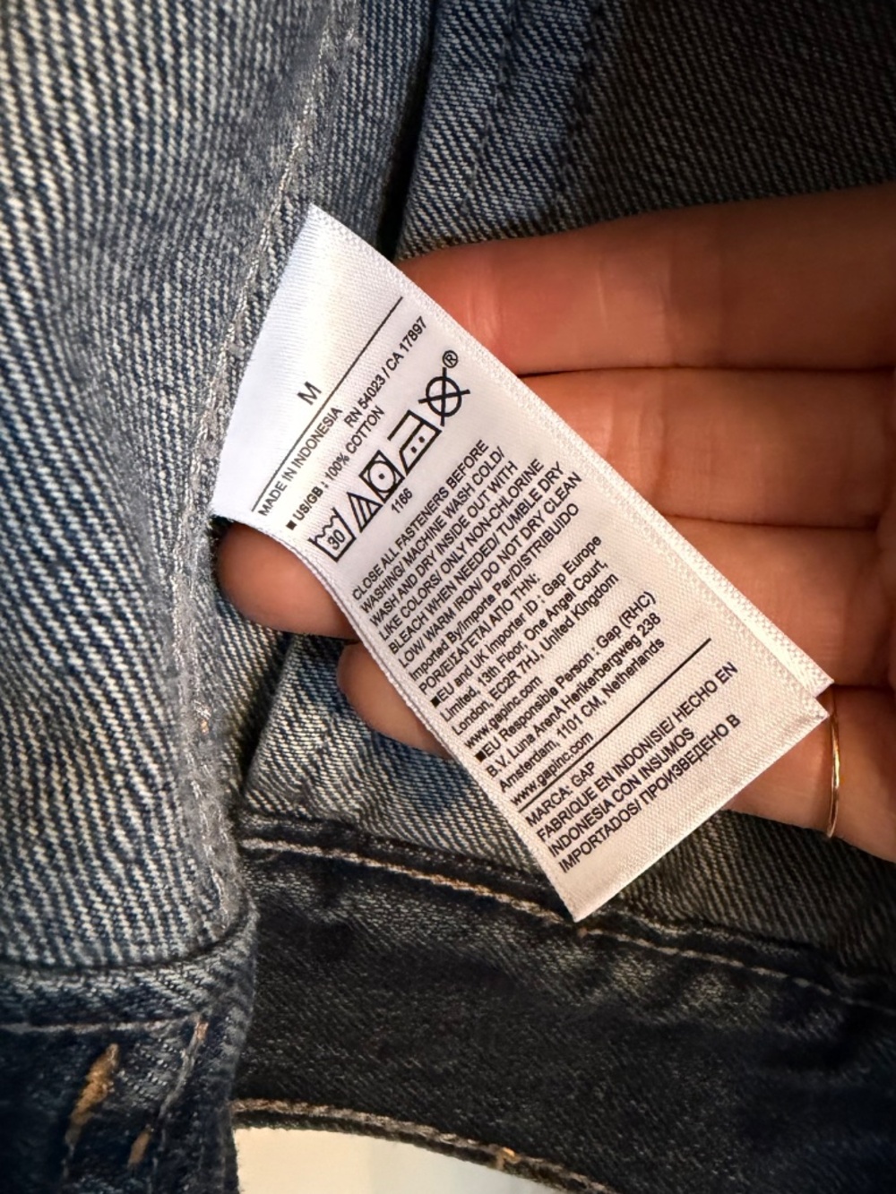 Classic Gap denim jacket, Medium - Picture 5 of 5